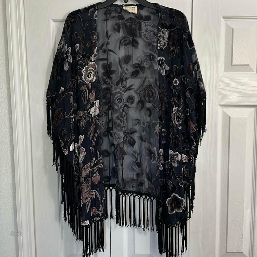 Velvet Floral Patterned Kimono (OS)
